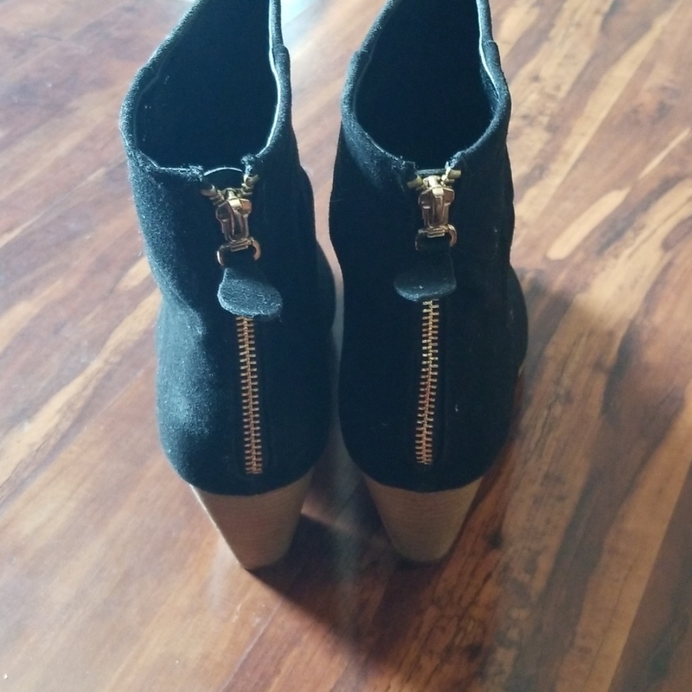 Boots - Picture 3 of 4